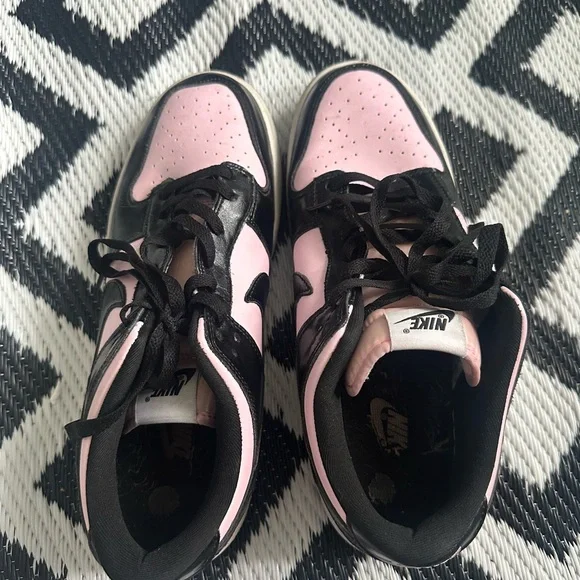 Nike Dunks Low Black and Pink Women’s Size 11 - Picture 2 of 4